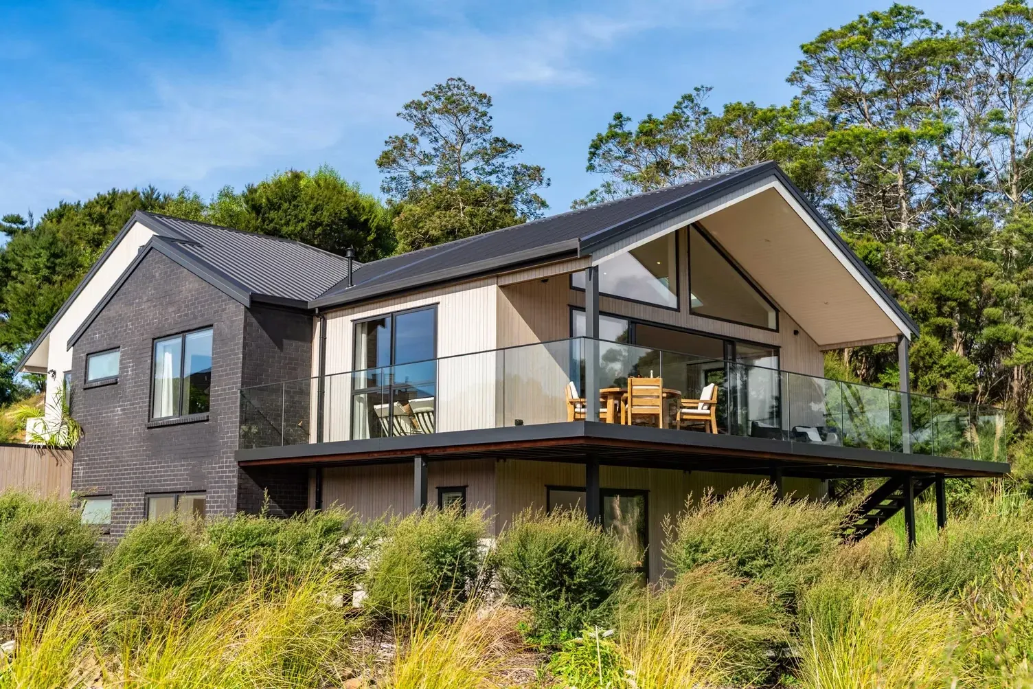 Glass deck balustrade on a gable home by TK Glass NZ