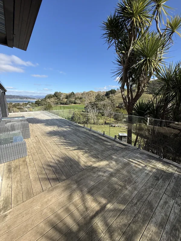 Deck balustrade by TK Glass NZ