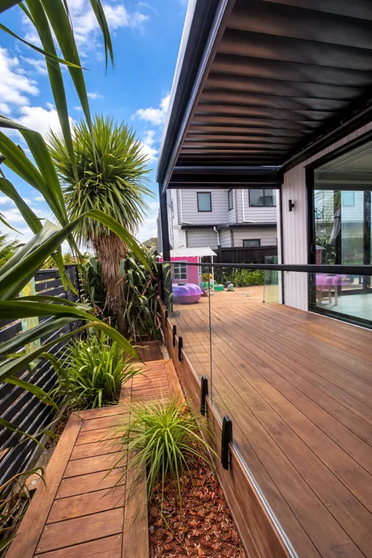 Side fixed balustrade by TK Glass NZ