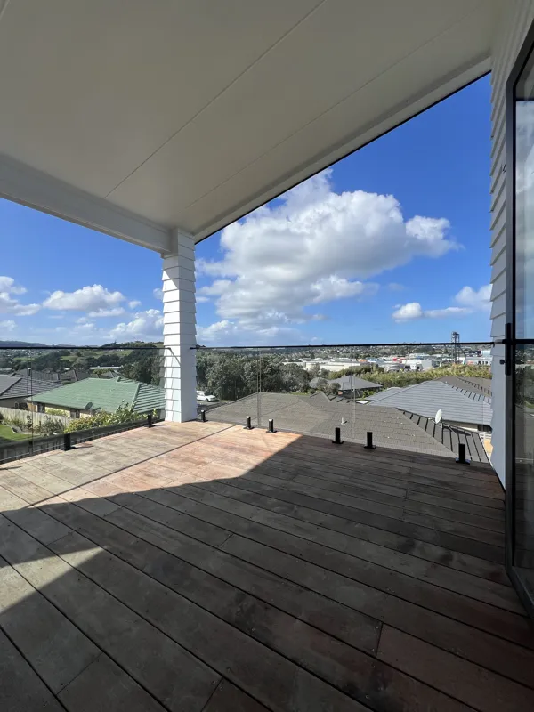 Deck balustrade by TK Glass NZ