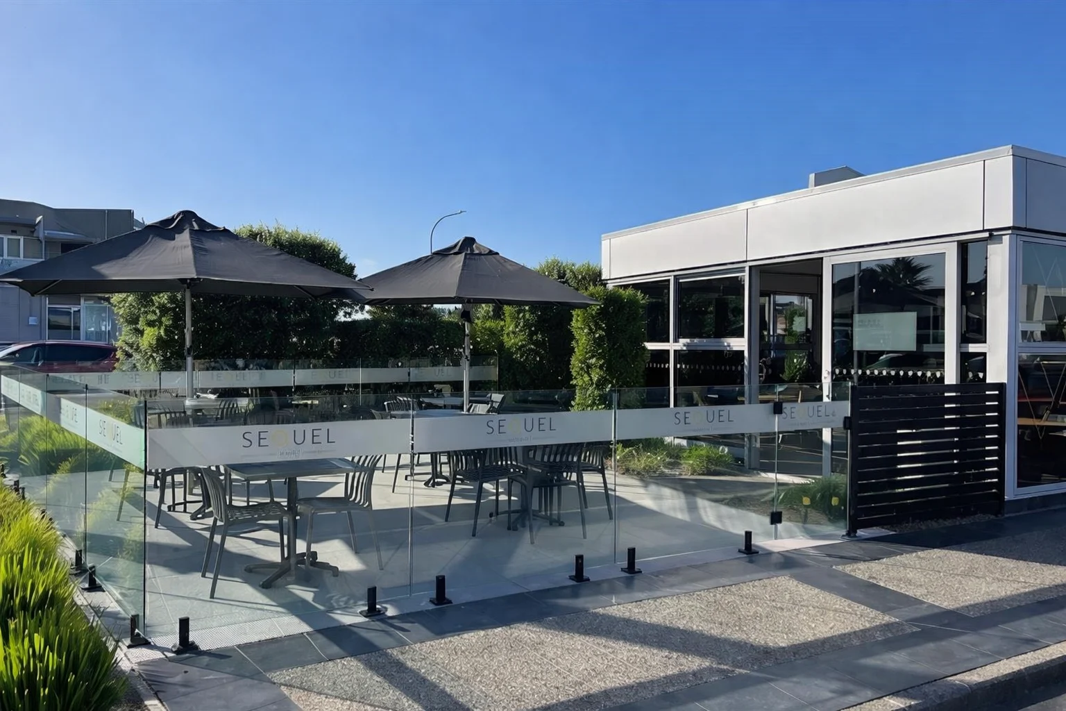 Auckland: frameless glass boundary around the Sequel Cafe outdoor dining area, by TK Glass NZ